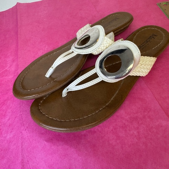 MADELINE STUART White thong flat sandals size 9 - Picture 3 of 5